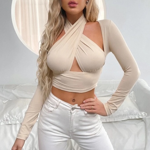 🌻 Cross Wrap Halter Neck Crop Top - Picture 5 of 6